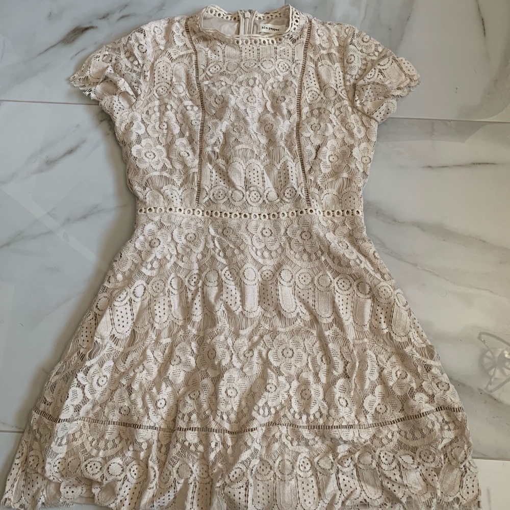 Vici lace dress
